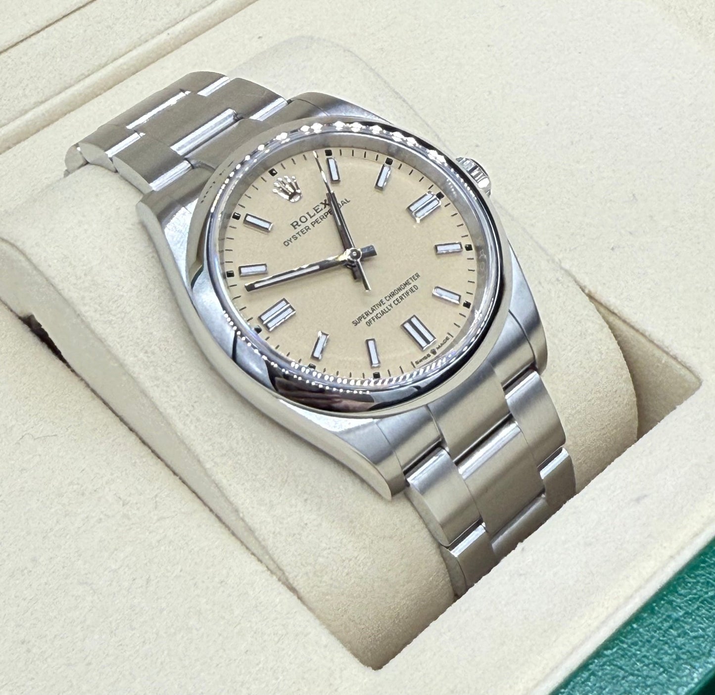 ロレックス オイスターパーペチュアル 126000 ベージュ文字盤｜Timeseek