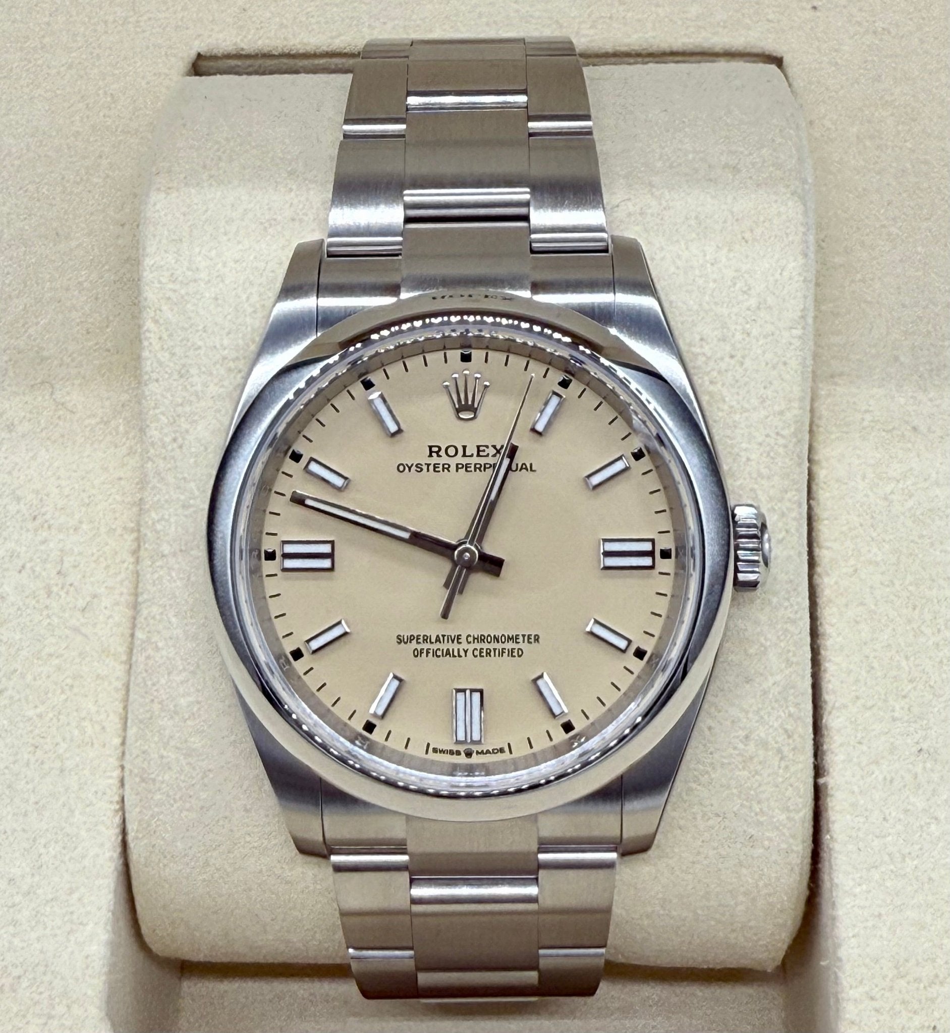 ロレックス オイスターパーペチュアル 126000 ベージュ文字盤｜Timeseek